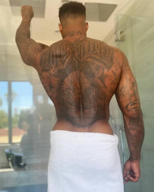 iniyaram2's tweet photo. My man's back.🥶         My back🥲 https://t.co/Xv9HlVD3k1