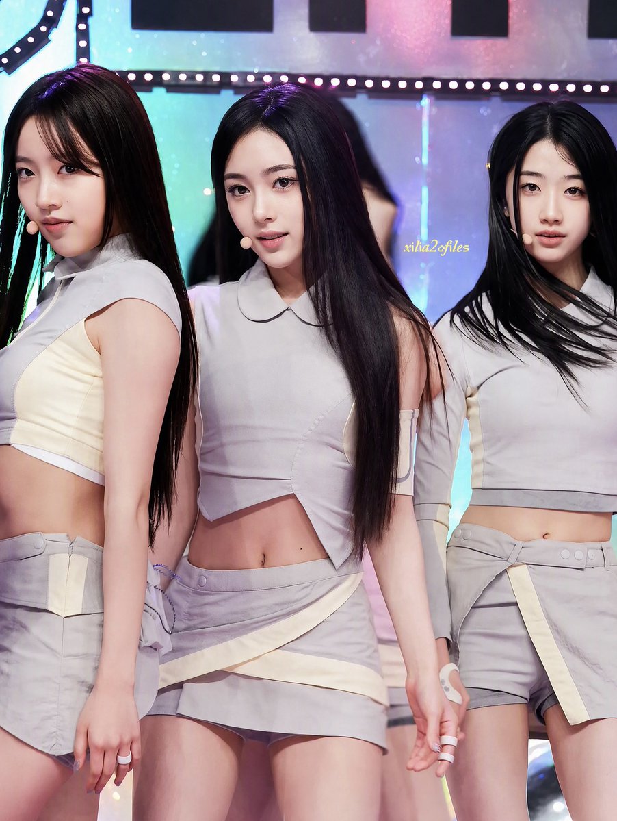 xilia2ofiles's tweet photo. - our #A2OLITE #XILI unnie with her 13-line babies 🤏 https://t.co/NU4GohdDW8