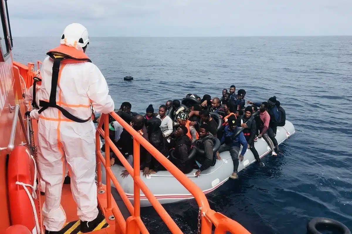 LogiVox's tweet photo. @laderechadiario Creo que #Trump se ha quedado corto! No solo es cerrar las fronteras a la #InvasionMusulmana! Los que ya estan adentro, Deben ser repatriados! https://t.co/rXMbOKTr9v
