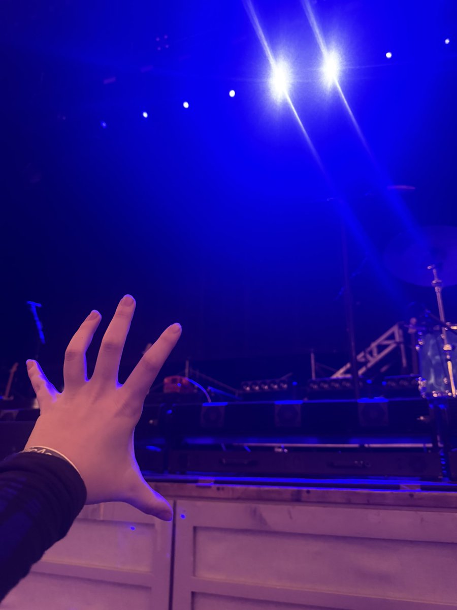 outoffaultline's tweet photo. HI MALCOM BARRICADE https://t.co/ouadqYAMJ7