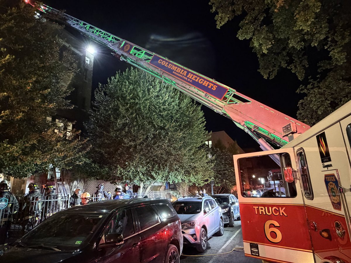 dcfireems's tweet photo. Working Fire - 1600 Block of Park Road NW

Four story apartment building with smoke showing from first floor upon arrival. 

Fire in an apartment on first floor extinguished quickly. 

One resident currently being evaluated. https://t.co/1zuMTQyXUs