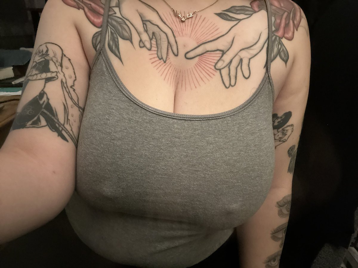 hauntedsaints's tweet photo. bra vs no bra #nsfwtwt https://t.co/uLfFYomAOT