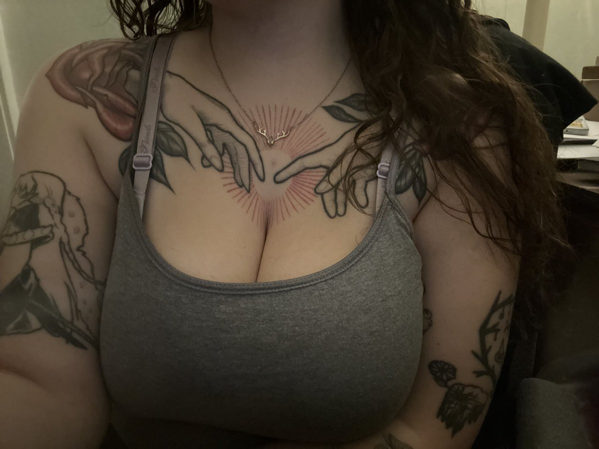 hauntedsaints's tweet photo. bra vs no bra #nsfwtwt https://t.co/uLfFYomAOT