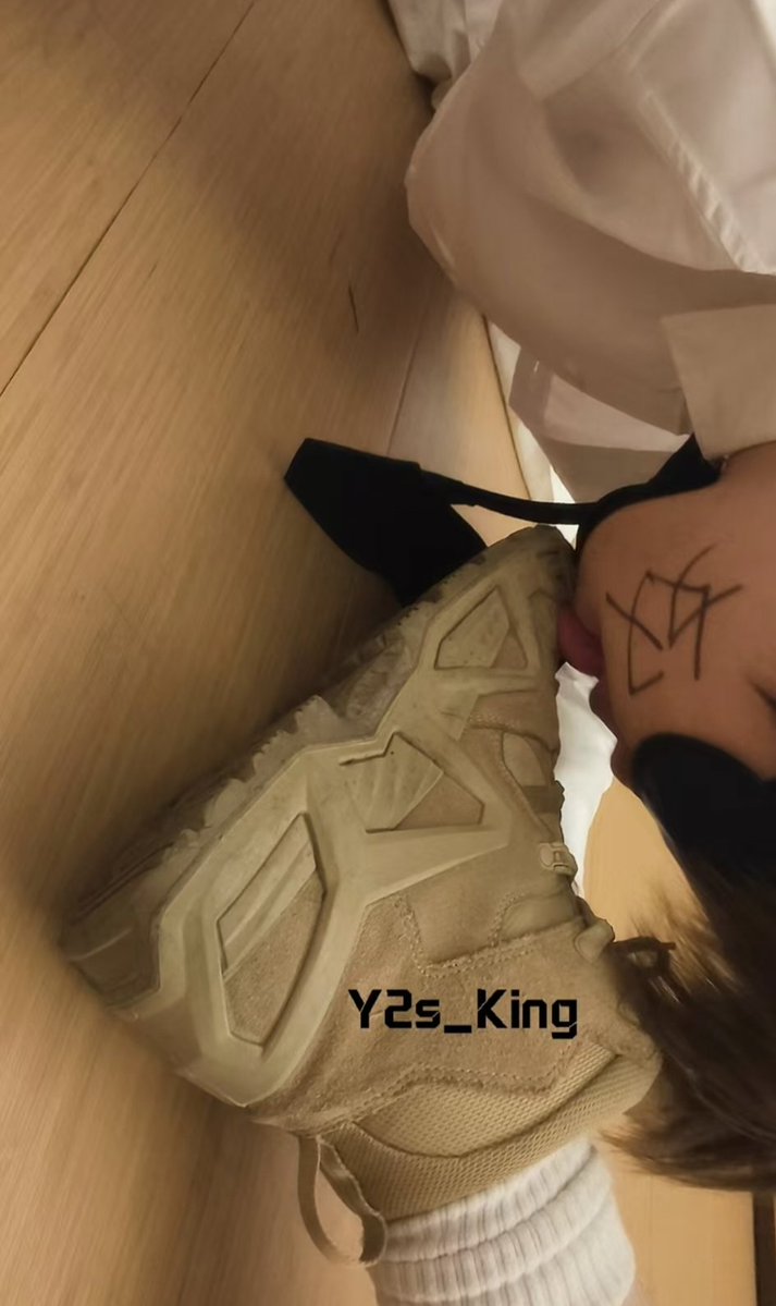 Y2s_king's tweet photo. 白白嫩嫩之恶堕无脑狗！ https://t.co/05fOdRT5UX