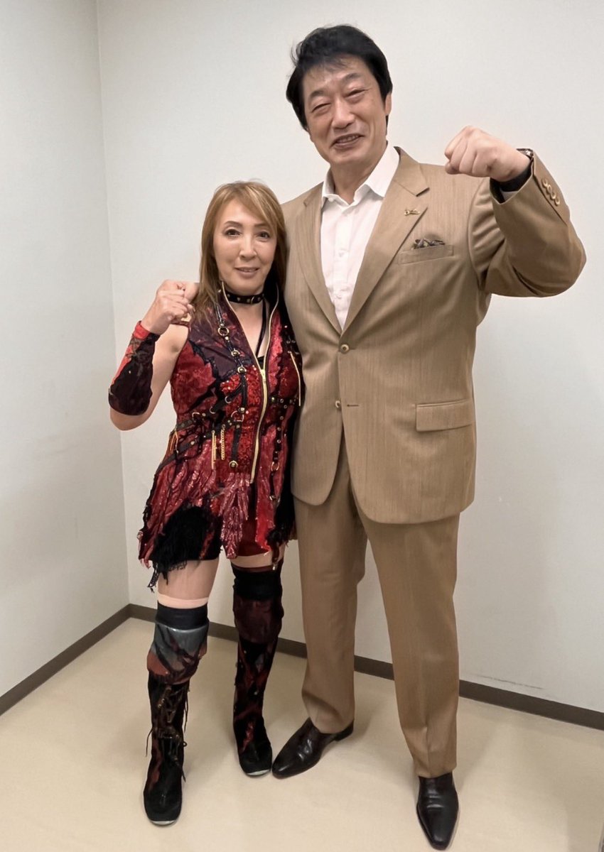 FortuneKK0327's tweet photo. (写真①)今まで尾崎さんとツーショットあったかな？記憶にない！
(写真②)10月28日FortuneXに出場の炎華選手(プロレスリングWAVE)。鉄アキラ選手(STARDOM)とどんな試合を見せてくれるのか楽しみだ。
(写真③)LLPW-Ｘの里奈選手もfdやfx出場候補だ。
(写真④)マリーゴールド
右からゴツイ後藤智香選手、チャンピオン・青野未来選手、先日復帰したビクトリア弓月選手もみんな元気一杯だった。
　　　　　　　　　　　
#尾崎魔弓
#炎華
#鉄アキラ
#里奈
#青山未来
＃ビクトリア弓月
#後藤智香