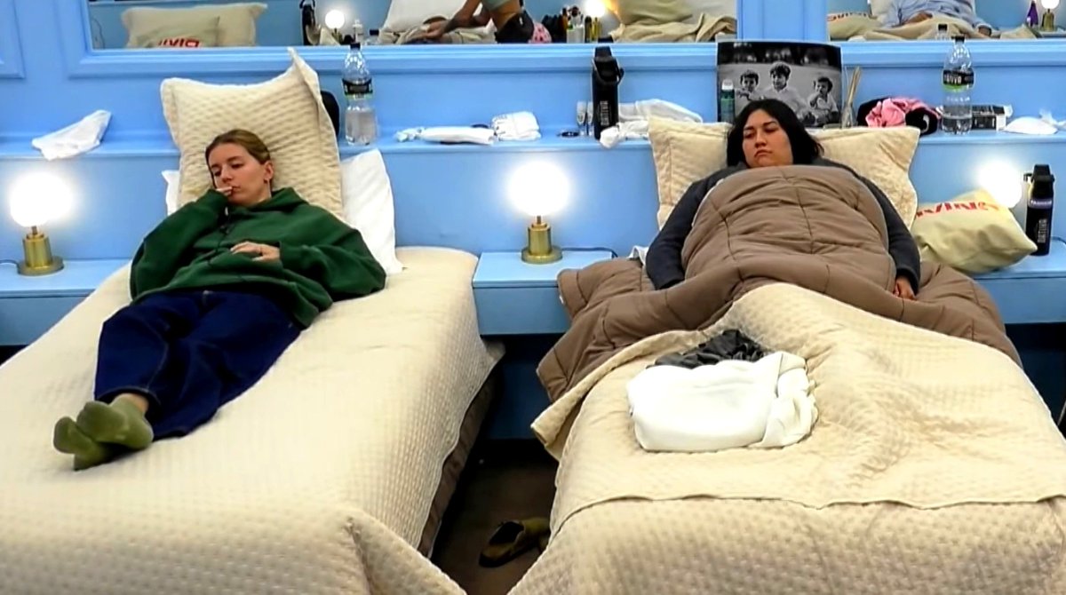 nachoarturaola's tweet photo. Pocas cosas se han devaluado tanto como Jazmín y Agustina #GranHermanoUY https://t.co/rREKtDefBR