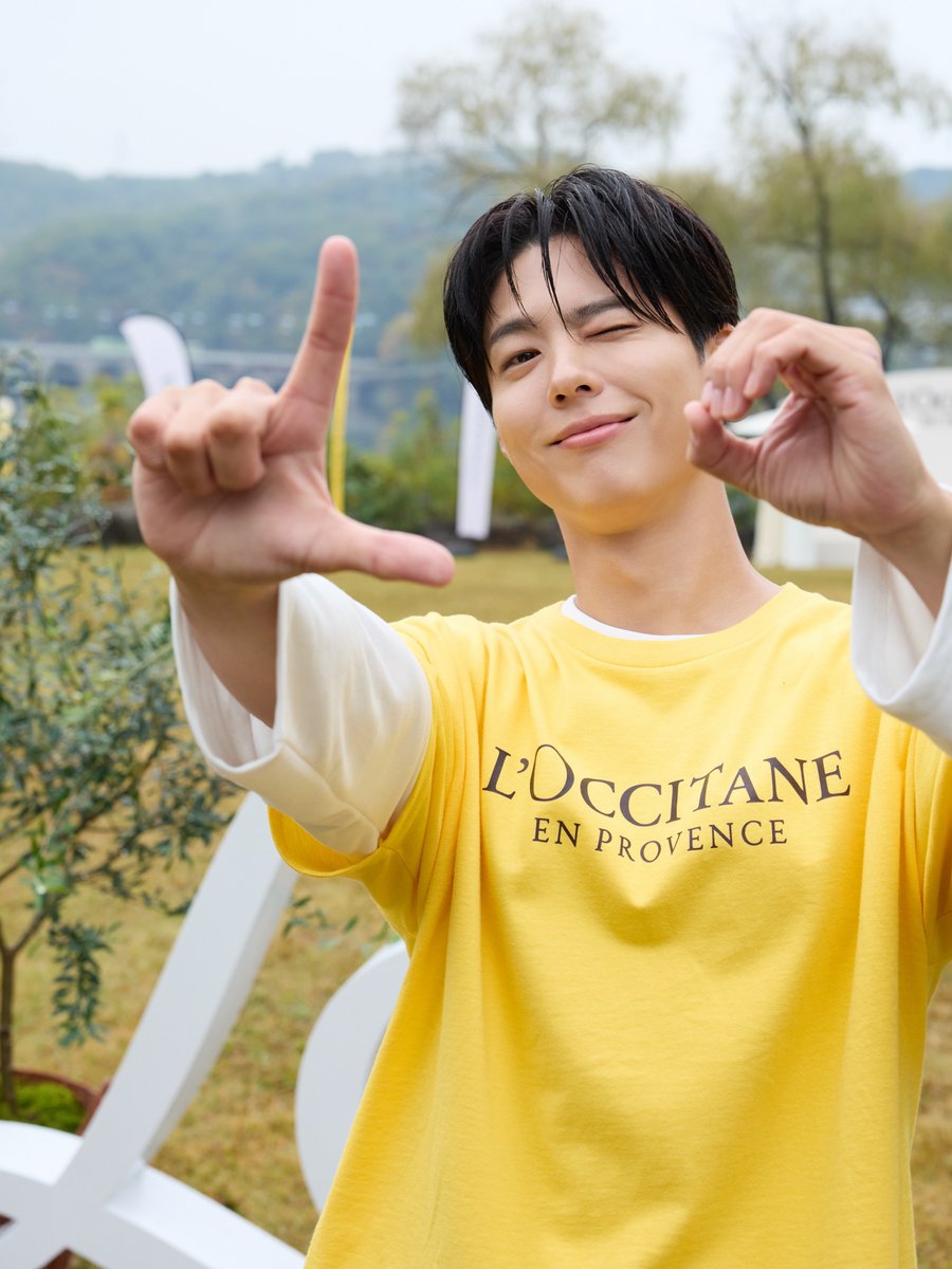 updateasiatico's tweet photo. L'Occitane está sendo criticada após Bogum fazer um L para campanha da marca. Bolsonaristas acusaram a empresa de cosméticos de ser representada pelo PT e do ator sul-coreano ser chinês:

“[...] São representados pelo PT e tem como figura um chinês. Fora PT aki não! É 22 sempre” https://t.co/4ue6wUAkOG