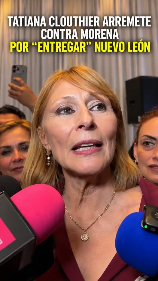 AntonioJMarti's tweet photo. Factor noticias

EDITORIAL | TATIANA CLOUTHIER VUELVE A SACUDIR A MORENA
La inconformidad dentro de Morena en Nuevo León está lejos de terminar.
Tatiana Clouthier volvió a cuestionar la designación de Clara Luz Flores y lanzó una declaración contundente: considera que esa decisión demuestra que Morena no quiere ganar la gubernatura en 2027.
Clouthier asegura que revisó siete encuestas en las que Clara Luz no aparece encabezando las preferencias. También cuestiona que la dirigencia no haya considerado el rechazo que enfrenta la exalcaldesa.
Y hay otro detalle: Tatiana ya creó su propio movimiento, Todos con Conciencia, y continúa exigiendo que Morena reconsidere su decisión.
Sin embargo, aclaró que no tiene pruebas para afirmar que exista algún acuerdo político detrás del nombramiento.
El conflicto ya no es solamente por una candidatura. Es una disputa abierta sobre quién toma las decisiones dentro de Morena y cómo se elige a quienes lo representan.#TatianaClouthier #Morena #NuevoLeon #ClaraLuzFlores #FactorNoticias