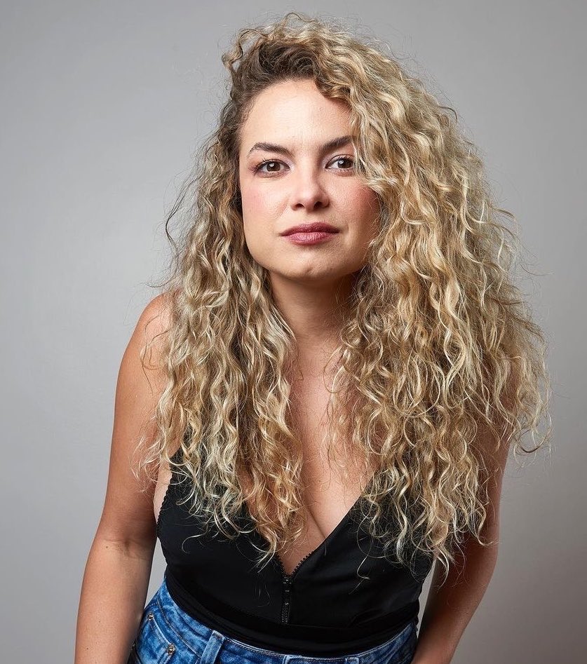 PortalBabados's tweet photo. 🚨QUE DOR: A tia de Lua Blanco revelou que a atriz descobriu o câncer no intestino apenas dois meses antes de falecer, aos 39 anos. Ela contou com uma rede de apoio de cerca de 80 pessoas, e seu diagnóstico não vazou para a imprensa. Uma perda profundamente triste 💔 https://t.co/yK10Njmo8R