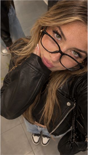 Itssuuummer's tweet photo. me pretending i’m innocent when i’m literally the problem 😇😭 https://t.co/ULsGPODOUo