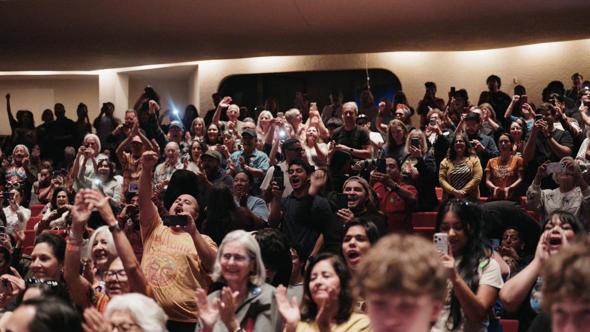 BernieSanders's tweet photo. Thanks El Paso, Texas, for a great event and a great turnout. 

Oligarchic greed is destroying our economy.  

The rich get richer while working families struggle. 

Let’s end Republican control of Congress and create an economy that works for all, not just the few. https://t.co/NRscYJKtdW