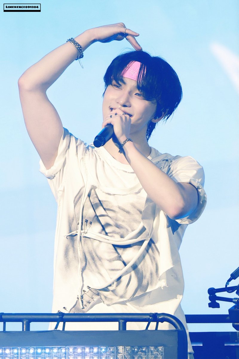 Limerence091204's tweet photo. 260822 吉BOARD SHOW 
Day 2

#세븐틴 #SEVENTEEN 
#디노 #DINO #이찬 #ディノ https://t.co/tBr5cMscAC