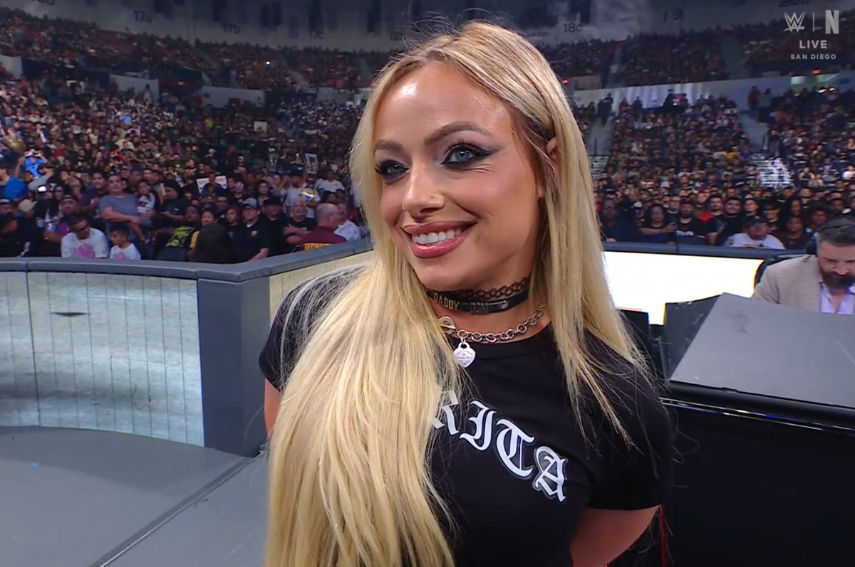 CevicheWrestle's tweet photo. ¿Los Vaquercitos ya están llorando porque Liv Morgan acompaña a sus compañeras en una lucha donde está su oponente de Crown Jewel, Chelsea Green?

JAJAJAJAJAJAJAAJAJA

Ya se olvidaron que ella y Becky Lynch animaron el reinado breve de la gran Stephanie Vaquer.

También olvidan que Liv Morgan luchó dos veces este fin de semana. Y que los Vaquercitos no digan que los house shows no valen...porque eso sí sería DEMASIADO HIPÓCRITA.

La mejor campeona de todos los tiempos. Por lejos. #WWERaw
