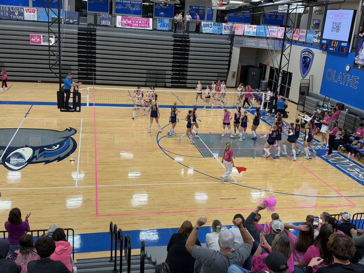ADButlerOW's tweet photo. Owls defeat ONW in 4 sets at Dig Pink! @OWestVB https://t.co/uRtgPlxEgE