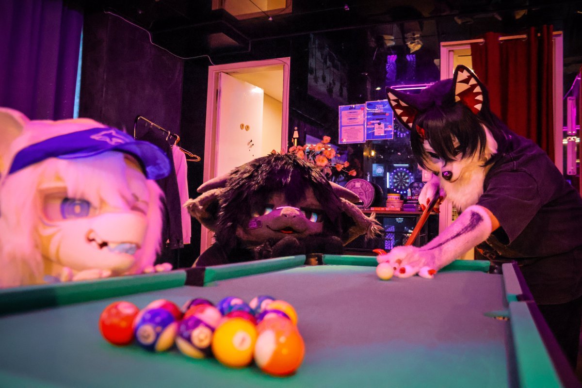 NickTheGoofball's tweet photo. Hosted my first furmeet in Korea!
Pizza, board games, karaoke... Loved getting to know everyone better. Thanks for coming, @0nlinetakuu @seadogwal @bora88809 @RYUDEJVKEIRU ! 💜
Huge thanks to @BasdogNews for helping make it happen and capturing these lovely moments! https://t.co/3WH2JWYfg3