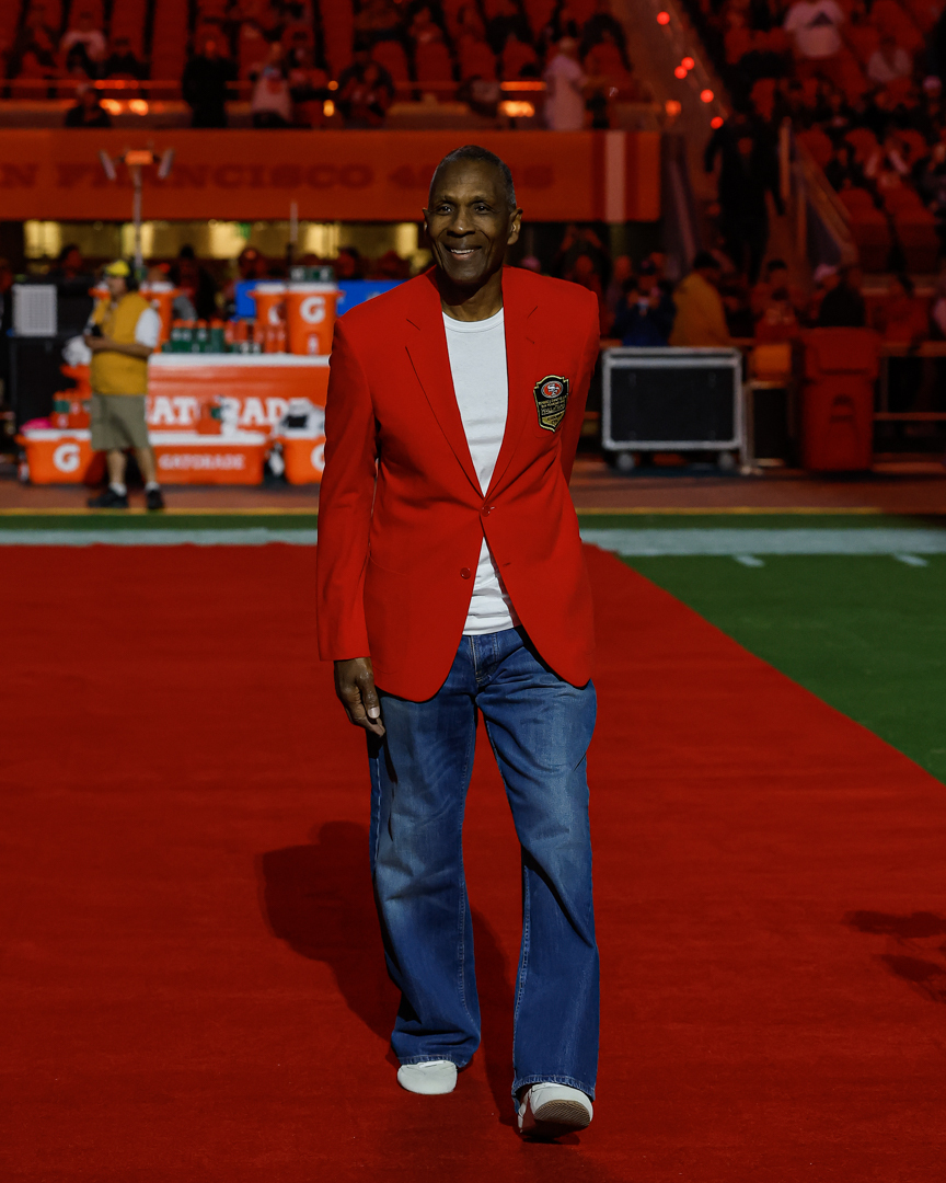 49ers's tweet photo. Forever a part of 49ers history 📚 https://t.co/CtPiVmn1Vn