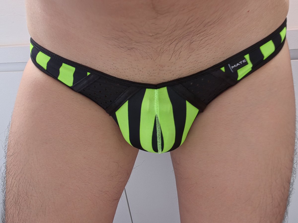 LeakedJooices's tweet photo. Got to be a tiny bulge to fit the tiny undies
But the balls-
#chastity #locktober #gaychastity #teamlocked #malechastity #cagedboy #sgboy #sggay #gaysub #gay #lockednub https://t.co/YDCqLZ8tJ4
