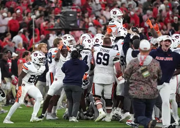 TigerDroppings's tweet photo. Lane Kiffin says “Relief Syndrome” is real as LSU prepares for Auburn:

➡️: https://t.co/cvE1o9MewY https://t.co/NUkpOB6YXq