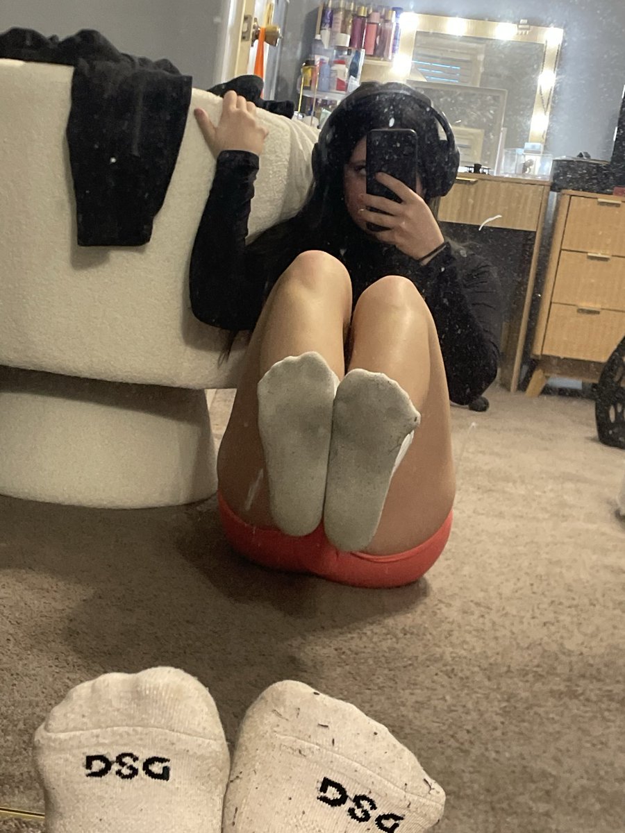 valkysworn's tweet photo. gym socks 35$ https://t.co/vGNjUbJYJA https://t.co/CObg4KHfTl
