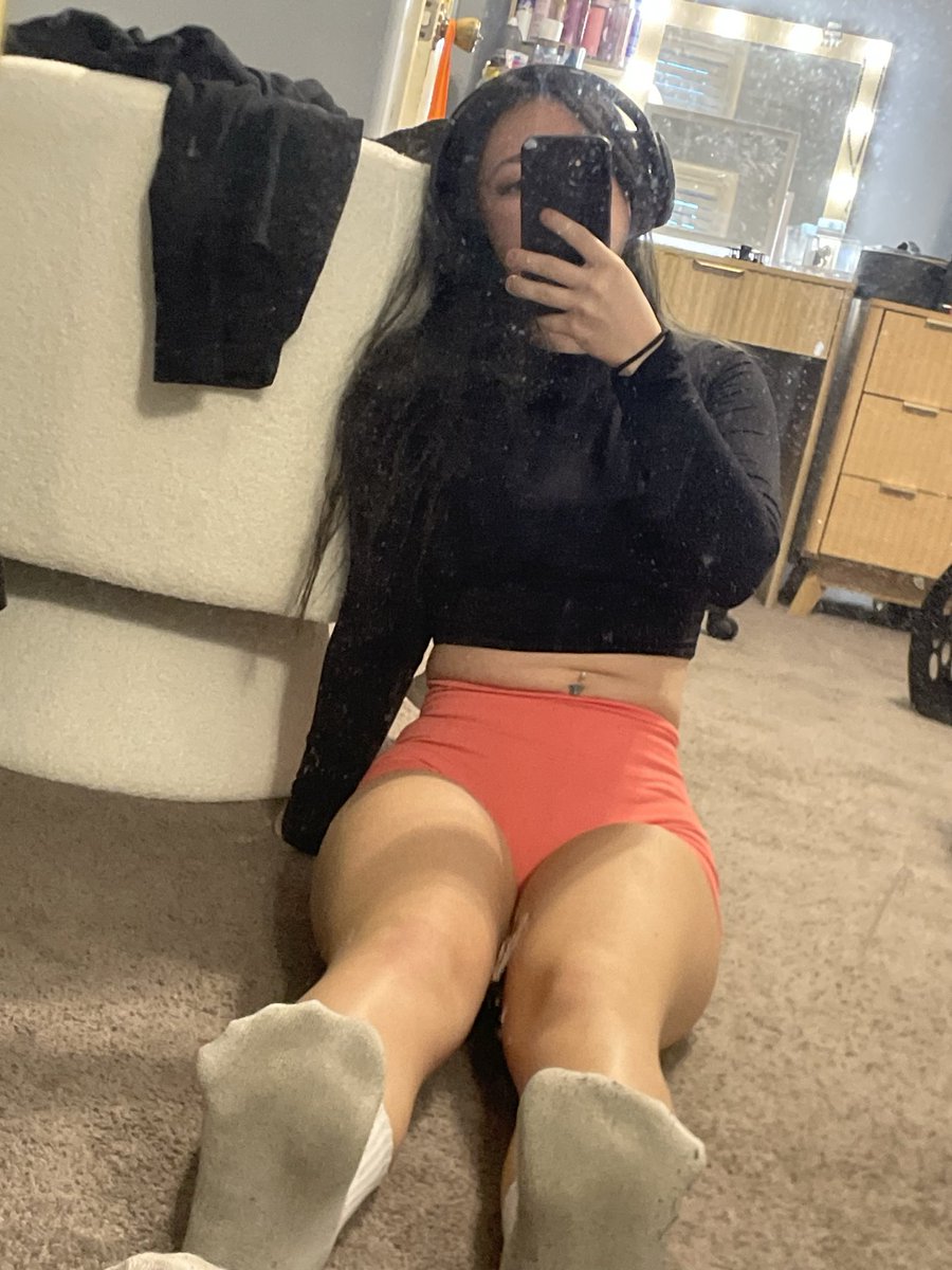 valkysworn's tweet photo. gym socks 35$ https://t.co/vGNjUbJYJA https://t.co/CObg4KHfTl