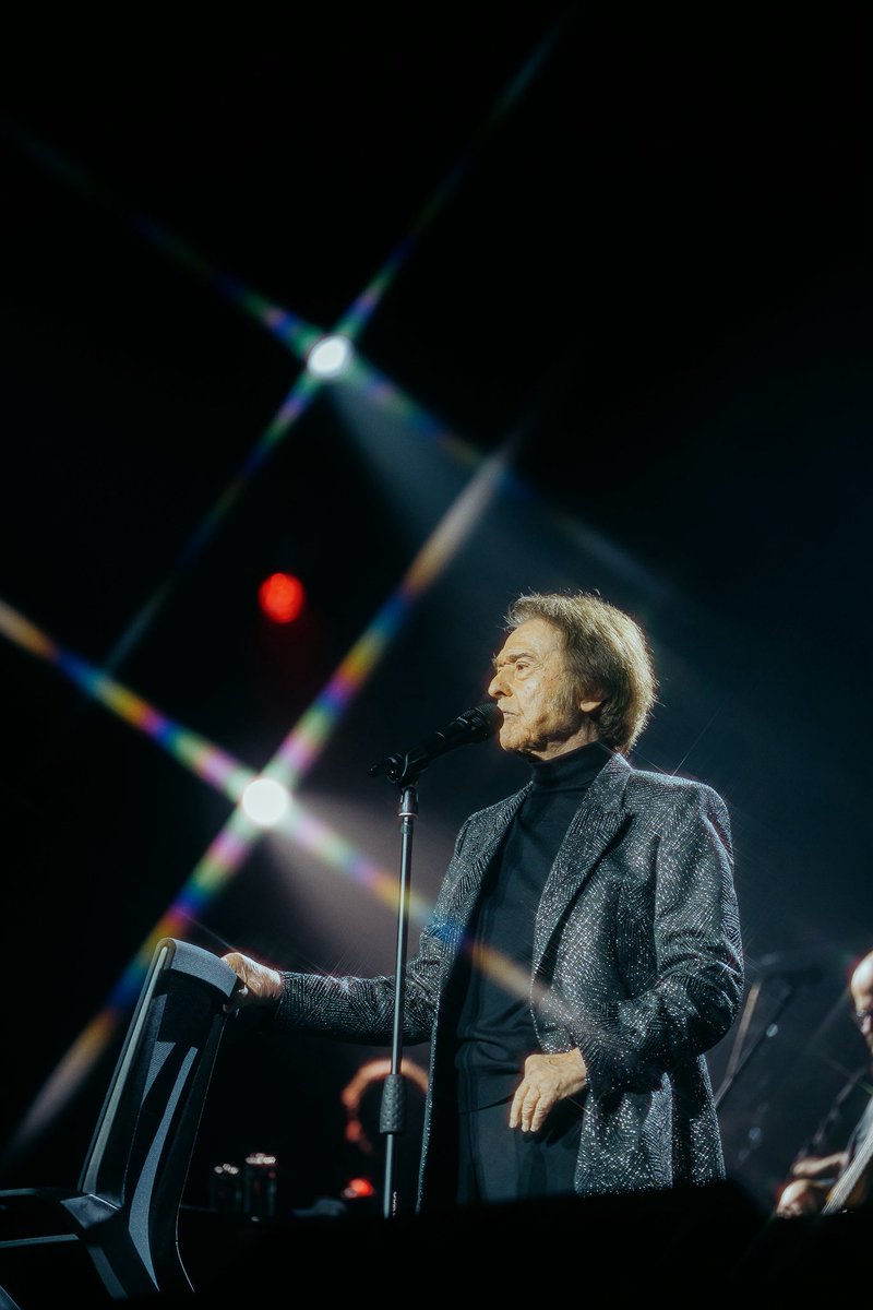 fenix_latam's tweet photo. Otra noche de Gran Rex agotado con Raphael como protagonista 🤩 https://t.co/3ZBMPJ8ZSr