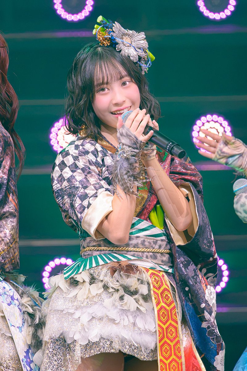 mihina_48's tweet photo. 髪飾りよく見たら後ろにネギついてるよ💚
華やかでNMBすぎる衣装🐆♡
 #NMB48 https://t.co/xnsyecOdSr