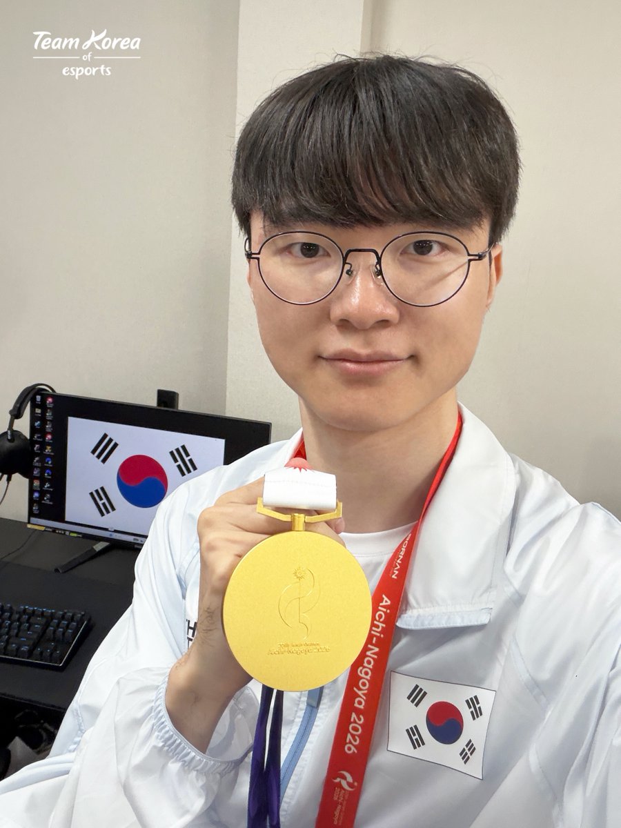 bbosyuk's tweet photo. 대한민국 이스포츠 국가대표 인스타 

LoL 국가대표 선수단이 미래의 자신에게 남겼던 편지,
그 여운을 조금 더 이어가고 싶어 준비한 깜짝 선물!🎁

편지에 담았던 다짐이 현실이 된 순간,
바라던 금메달을 목에 건 선수들의 모습을 모았습니다!

지금 바로 확인해보세요📸 https://t.co/UIf6aPmpuE