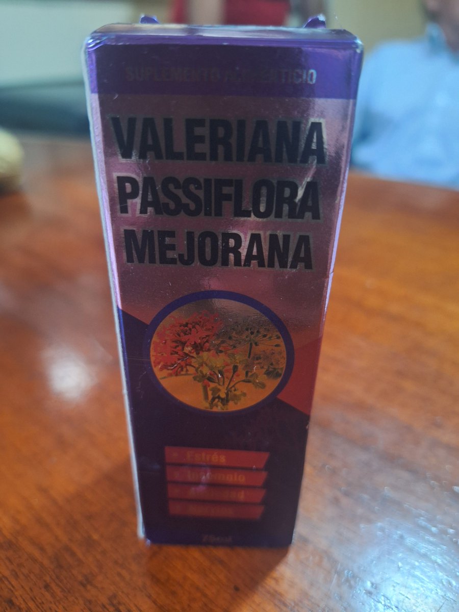 JulietaSagnay's tweet photo. El "Geriatra "  hace suspensión abrupta de medicamentos para el Parkinson y el tratamiento psiquiátrico provocando  una descompensación grave en una persona adulta mayor. Solo para recetar sus hierbas , que no digo que sean malas. Pero al menos revisa la resonancia cerebral + https://t.co/sZohgZcvdd