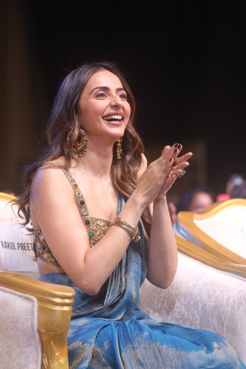 wvmediaa's tweet photo. Rakul Preet Singh at the Ramayana movie pre-release event in Hyderabad ✨🩵/1

#RakulPreetSingh https://t.co/huh5Yzp4k2