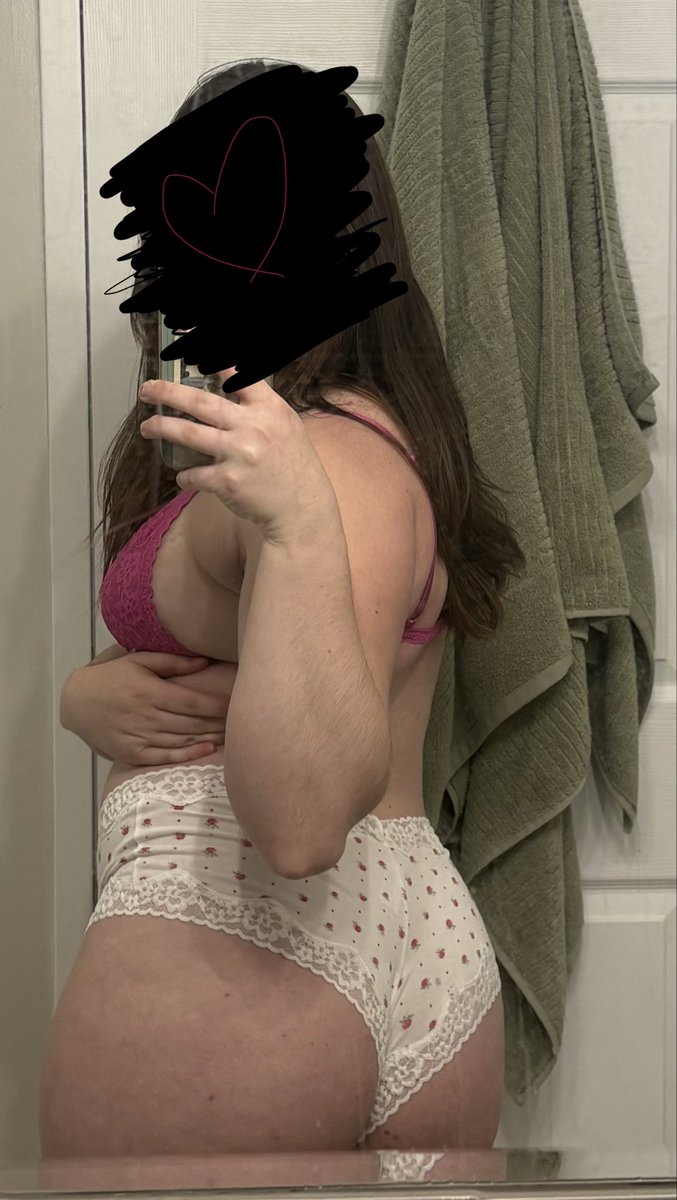 blubblesxx's tweet photo. is pink my colour?💕should i give you a better view? #nsfwtwt #wataa #chudai #goonette https://t.co/LrdYpIalW5