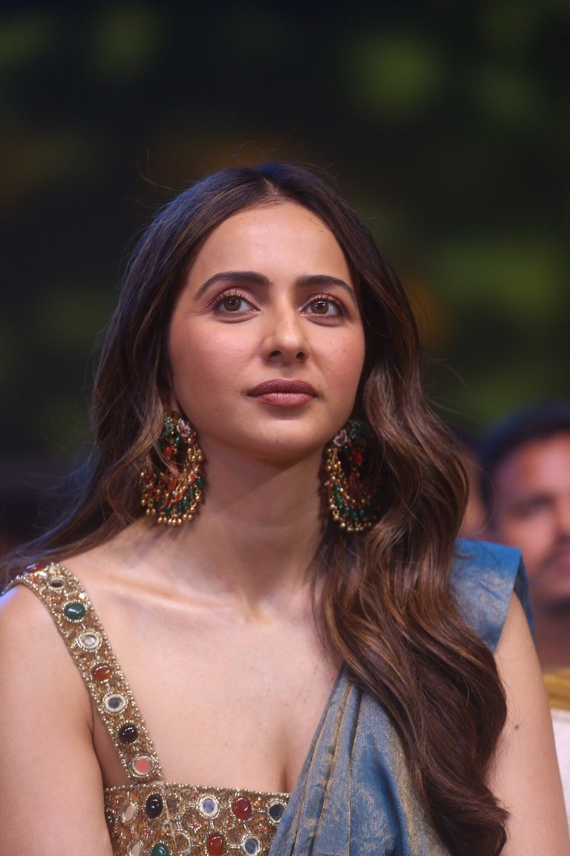 wvmediaa's tweet photo. Rakul Preet Singh at the Ramayana movie pre-release event in Hyderabad ✨🩵/1

#RakulPreetSingh https://t.co/huh5Yzp4k2