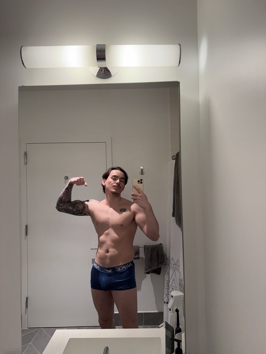 talldropguy's tweet photo. do not check the comments https://t.co/ciTEYLu9ue