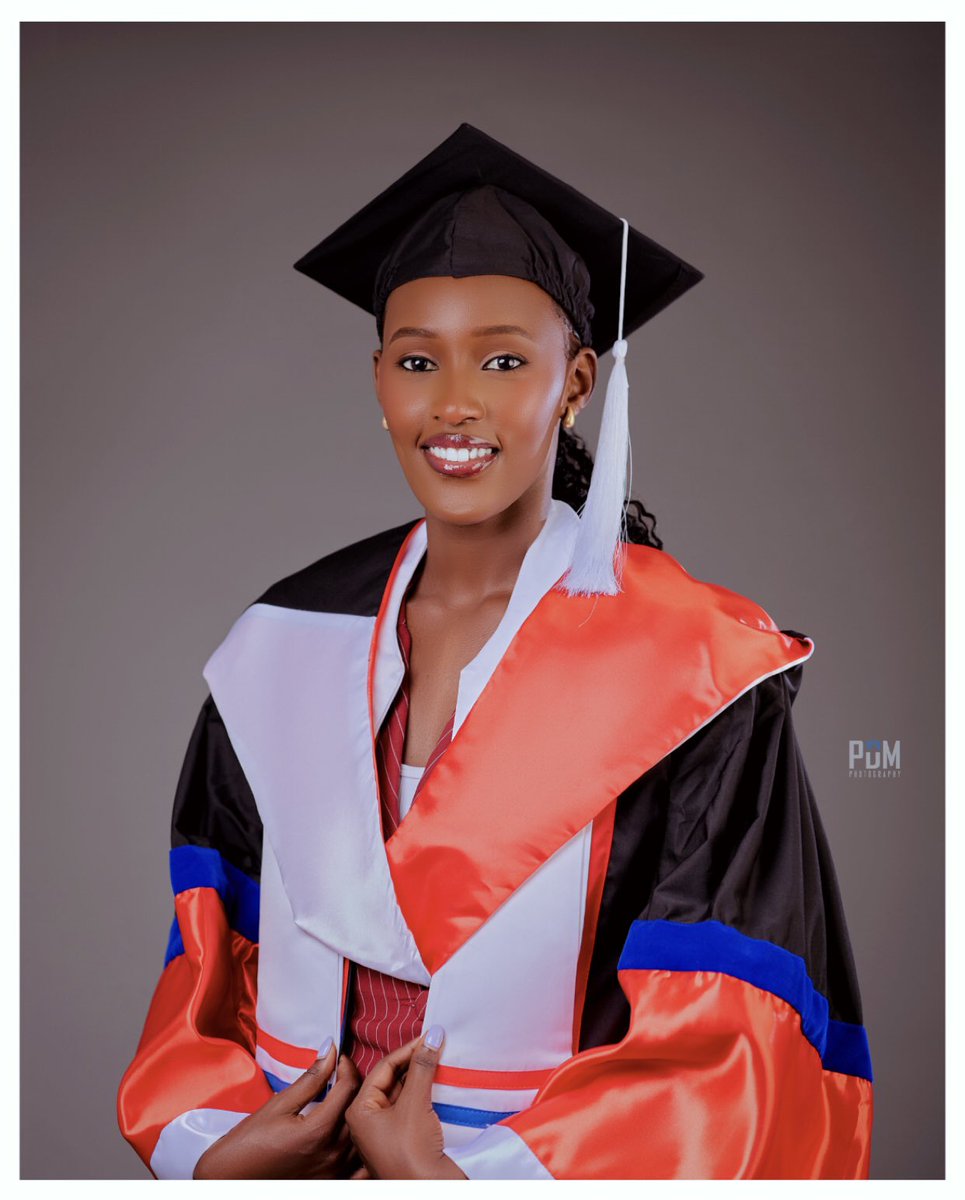 ShantsTanah's tweet photo. Congratulations to me and Praise the Lord🙏🎓❤️

#VUGRAD26 https://t.co/6GY4HicOni
