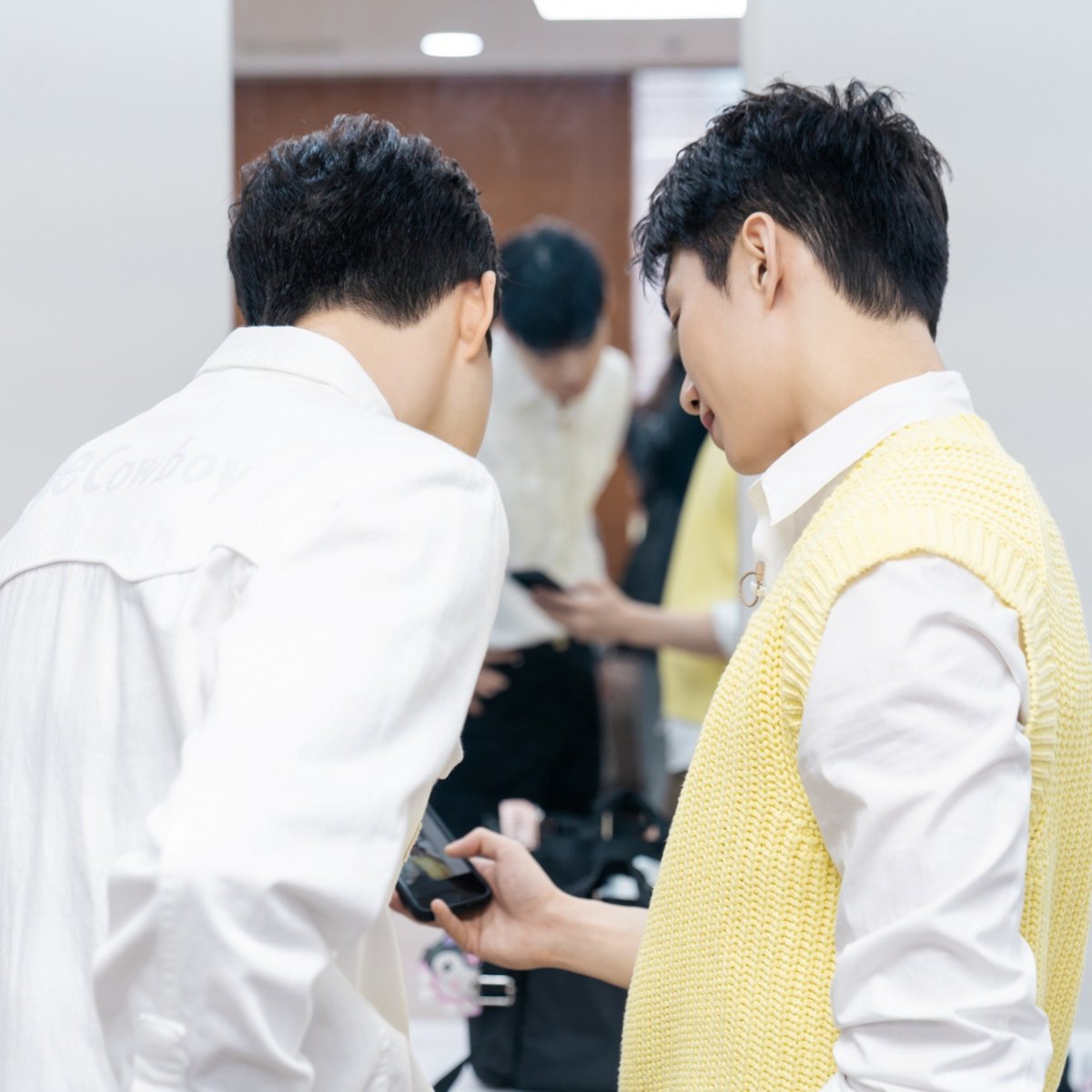 season3johnbur's tweet photo. 이건 진짜 줘야된다
치사하게 둘이만 보구...
우우 커플 우우 https://t.co/uJ8Vyx6q0b