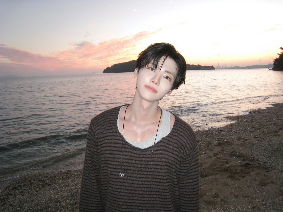 cherisxleil's tweet photo. his boobs.. https://t.co/QngwKP47D3