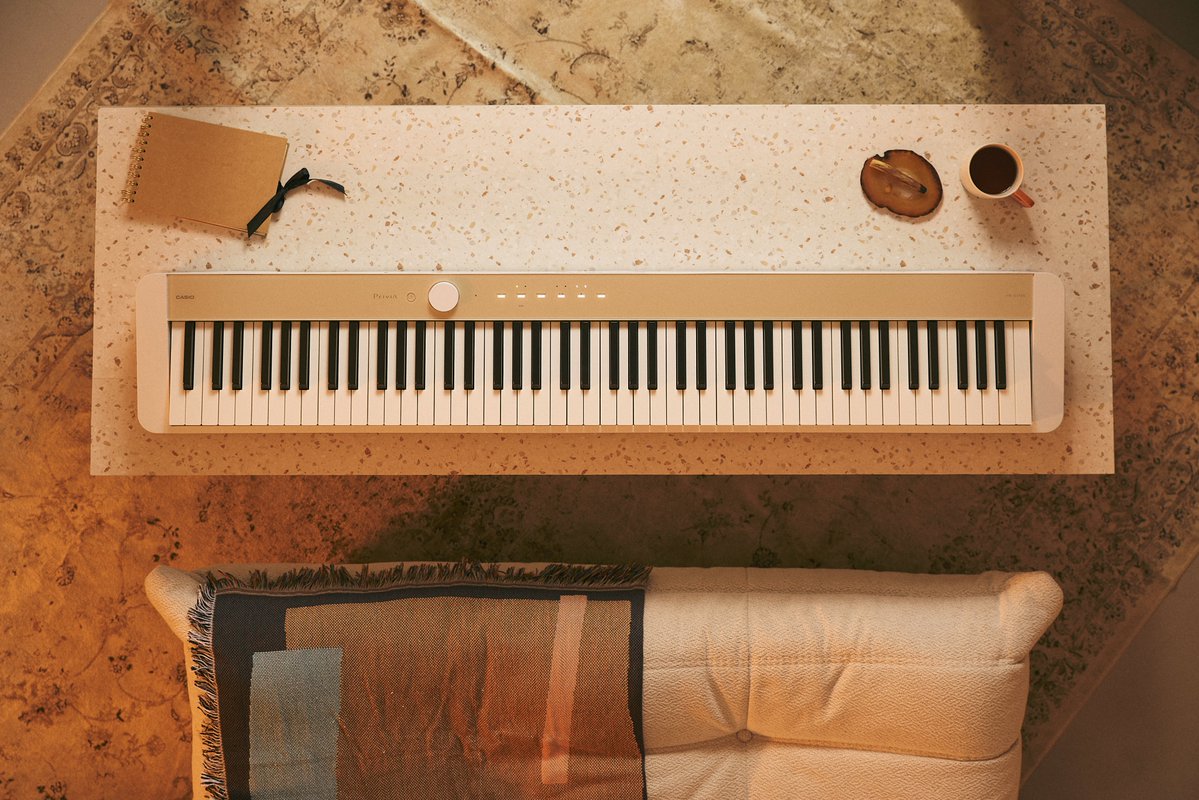 CASIO_Music_GLB's tweet photo. 昨日ご紹介した社員Aさんのように、毎日少しずつピアノを楽しむなら、お気に入りのカラーを選ぶのも続ける楽しみのひとつ🎹

PX-S1100は、ブラック（BK）、ホワイト（WE）、レッド（RD）に加えて、カームブルー（CB）やメローベージュ（MB）もラインアップ

電子ピアノとしては少し珍しく、それでいてインテリアにもなじみやすいカラーです

あなたはどのカラーが気になりますか？