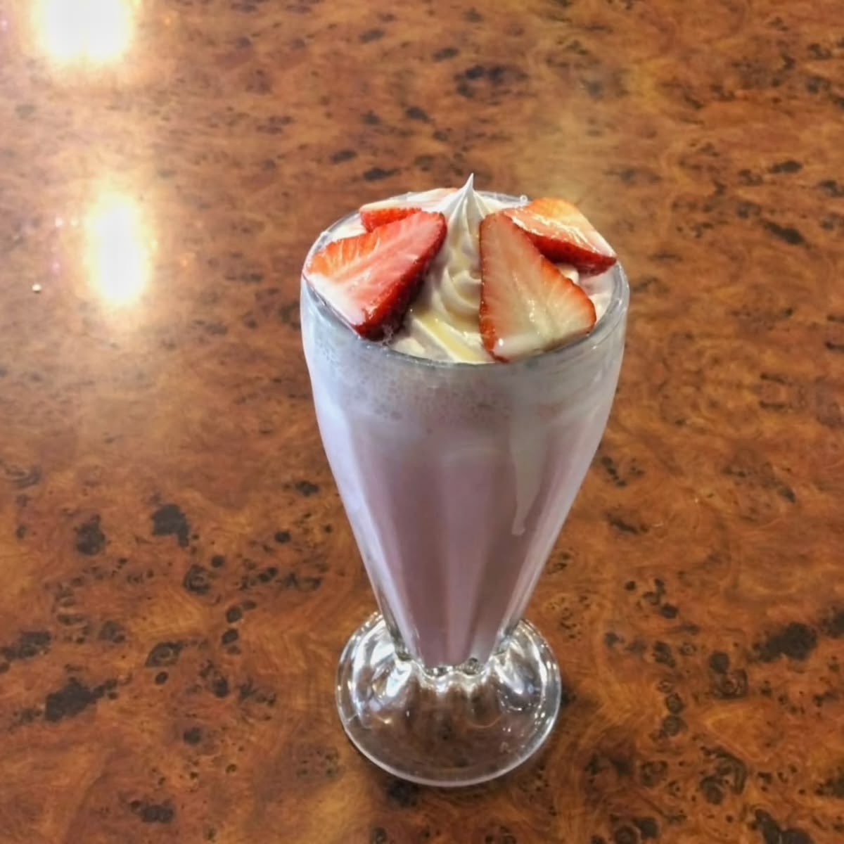strawbunnybisou's tweet photo. currently craving: a super cute pink strawberry milkshake https://t.co/uzYT79shL7