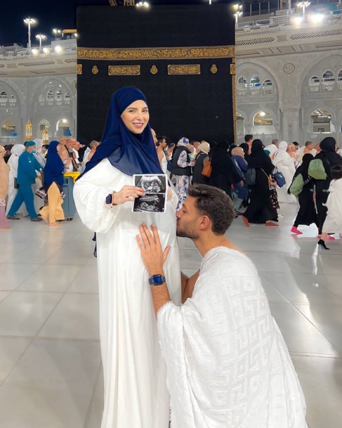 shashank_ssj's tweet photo. Saudi Arabia has EXECUTED Newlywed Bangladeshi Couple Nazrul Islam Abdul Basir and Siri Akhtar.

Nazrul merely “Kissed his Pregnant Wife's Belly” inside Mecca Mosque. https://t.co/ZsEfHLKi2j