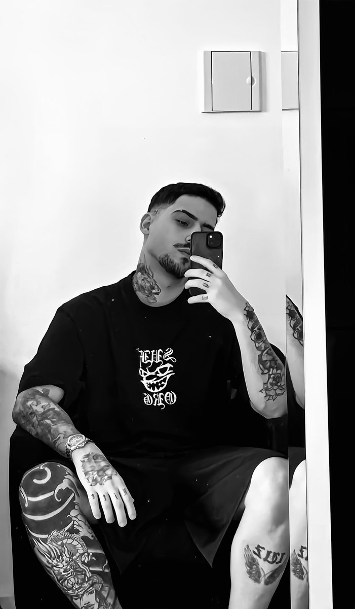 malandroraro's tweet photo. 🎩 https://t.co/cvSwas7t79