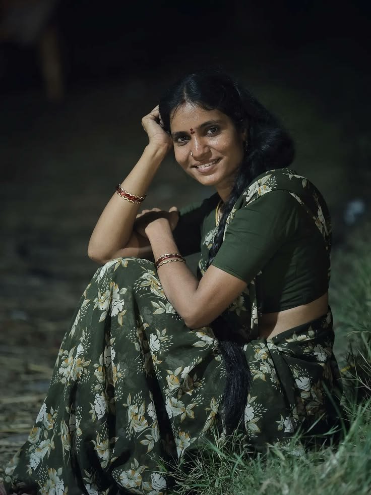 kumararavani's tweet photo. hi  ippadi sight adikura..unakaga than en thangachi dress pottu vandhu irukein.vaa pakkathula ava viyarva vasam varum..namma friends kita sollarein vetkatha vittu naan unna love panrein ...appuram namma rendu perumae kindal panuvanga love feelings adhigam aagum indha pottai unaku https://t.co/eMkAkjrr8N