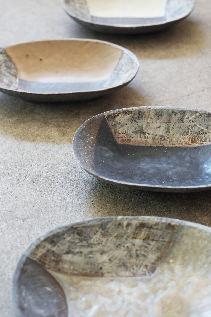 shopmokodi's tweet photo. 野村 亜矢 陶展
好評開催中です！

頭の中に浮かんだイメージを、時間と手間を惜しむことなく納得のゆくまで具現化した一点一点の陶作品からは、それぞれに深みのある景色や想像が広がり、時間と共に作品の魅力が増してゆきます。
＊
掲載画像に完売アイテムを含みます。
https://t.co/qKIMSx3CfA https://t.co/sNFYwpgNAI