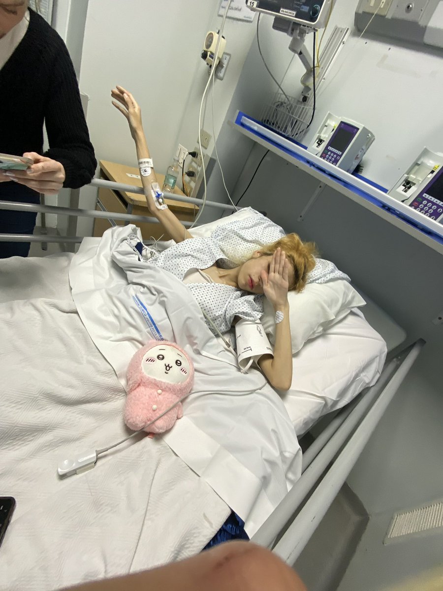 rataapoto's tweet photo. el día que dejemos de romantizar la anorexia al punto de quedar hospitalizado vamos a crecer como sociedad #edtwt https://t.co/1g2XPUm986