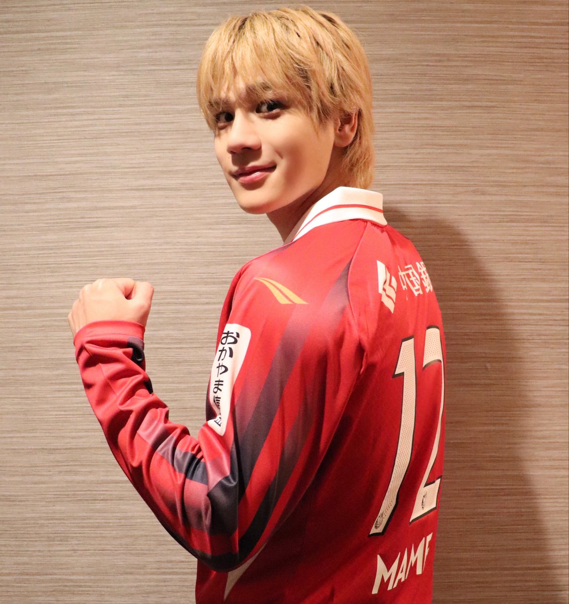 fagiano_koho's tweet photo. 【10月31日FC東京戦】

FC東京戦への来場が決定している岡山県出身でありグローバルボーイズグループ #JO1 のメンバーとして活躍中の #豆原一成 さん🔴⚫️

来場に先駆けて、ユニフォームを着用いただきました！🔥

ご来場をお待ちしております！
https://t.co/nxzL4E9F60
#ファジアーノ岡山 @official_jo1