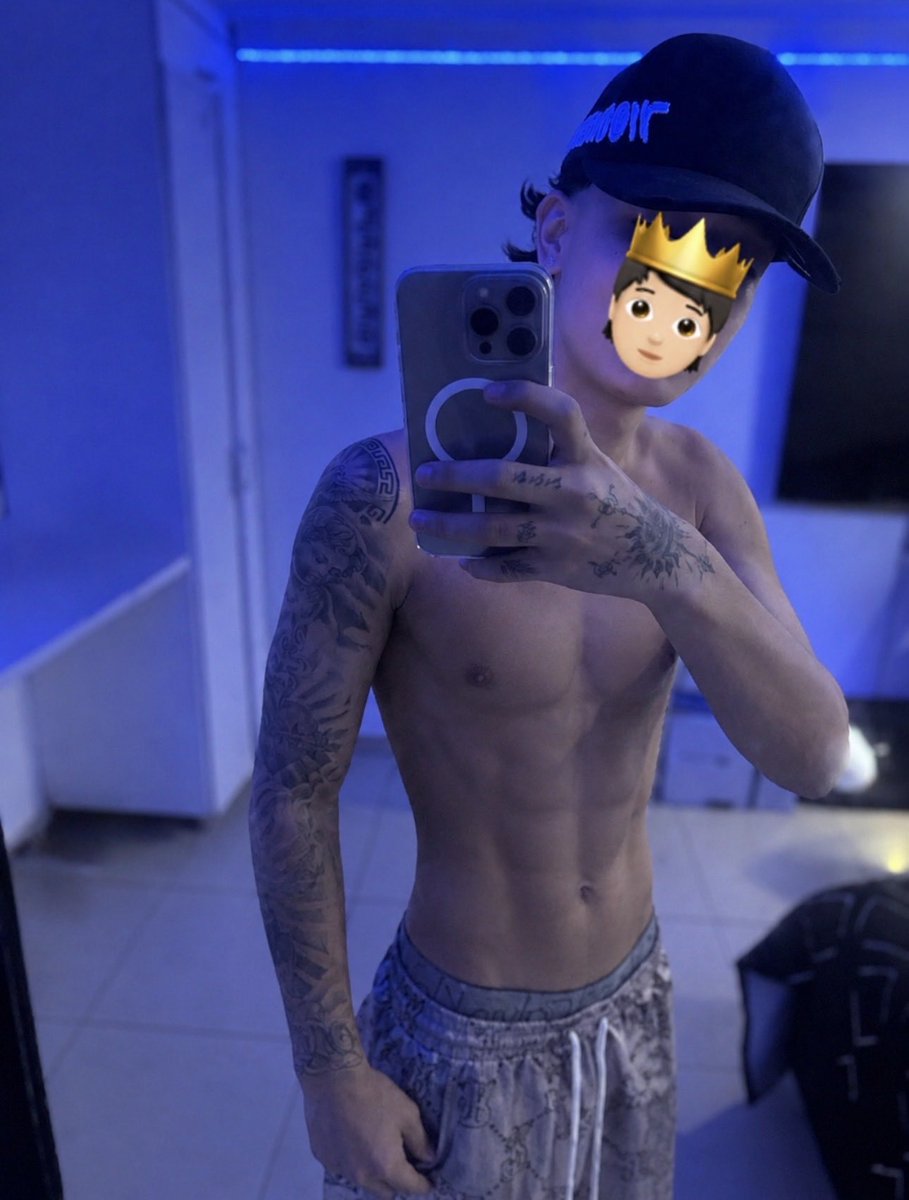 BadBoy444x's tweet photo. Así se me pone la verga 😈🍆 
Rt x un regalito en mi dm 

Descuento especial en mi canal VIP por tiempo limitado 🖤🔥

https://t.co/scuSO74760 https://t.co/tpLzswqqt2