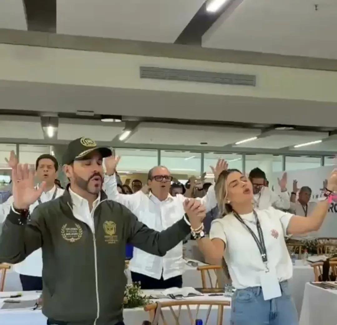 carjavi72's tweet photo. ¿Cree usted que las iglesias evangélicas en Colombia están relacionadas con el narcotráfico y otras actividades poco santas... como, por ejemplo, el lavado en seco? https://t.co/eYLMwzqVSi