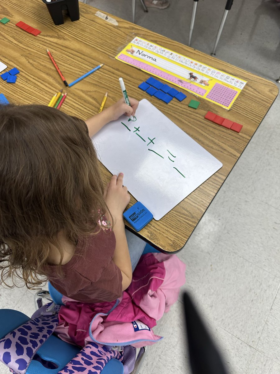 Jacqueline19633's tweet photo. @BarronEPISD #mathmanipulatives #adding https://t.co/08xHKIDbBG