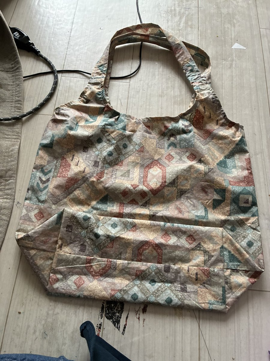 Lunedenuit5's tweet photo. エコバッグ作り終えたぞ！！ってことでポスト投函してきた。
リア友だからね、手紙なんかなくても許される！ https://t.co/S9JgtWqLSG