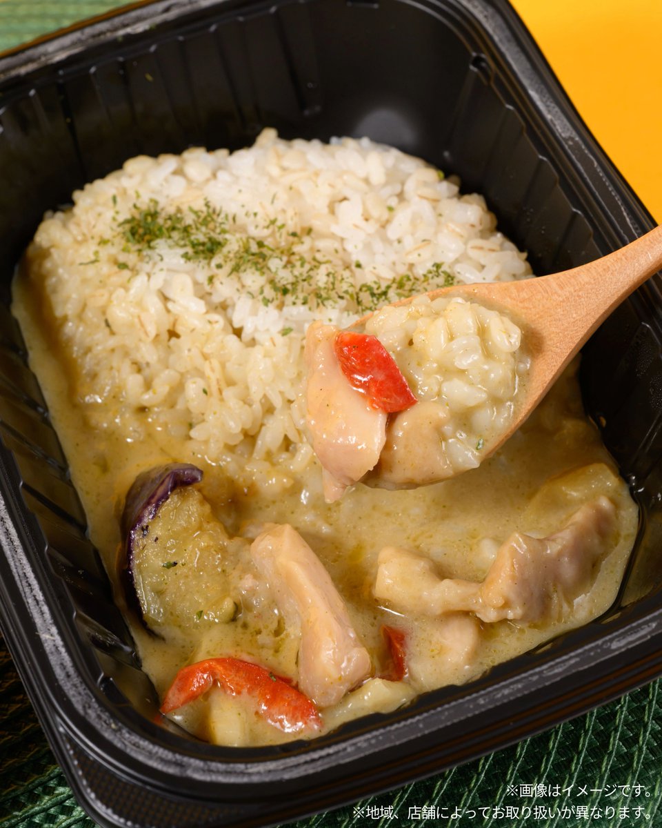 famima_now's tweet photo. あなたは、どちらの #ファミマ カレー派？
コメントでおしえて～！

🟥こだわりカレー🍛
⇒TVでも紹介された定番カレー

🟩グリーンカレー🍛
⇒手軽にエスニック気分になれるカレー

#冷凍食品 https://t.co/EuKa17F5p8