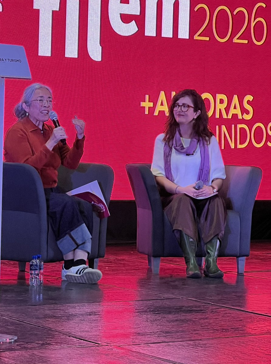Filem_Mx's tweet photo. ✨La presentación de Cristina Rivera Garza, una de las voces más relevantes de la literatura contemporánea, reunió a un público numeroso, reflejo del interés por sus historias que cuestionan, conmueven y transforman nuestra manera de mirar el mundo.

#Autora @criveragarza @uaemex https://t.co/a6ivuDgmda