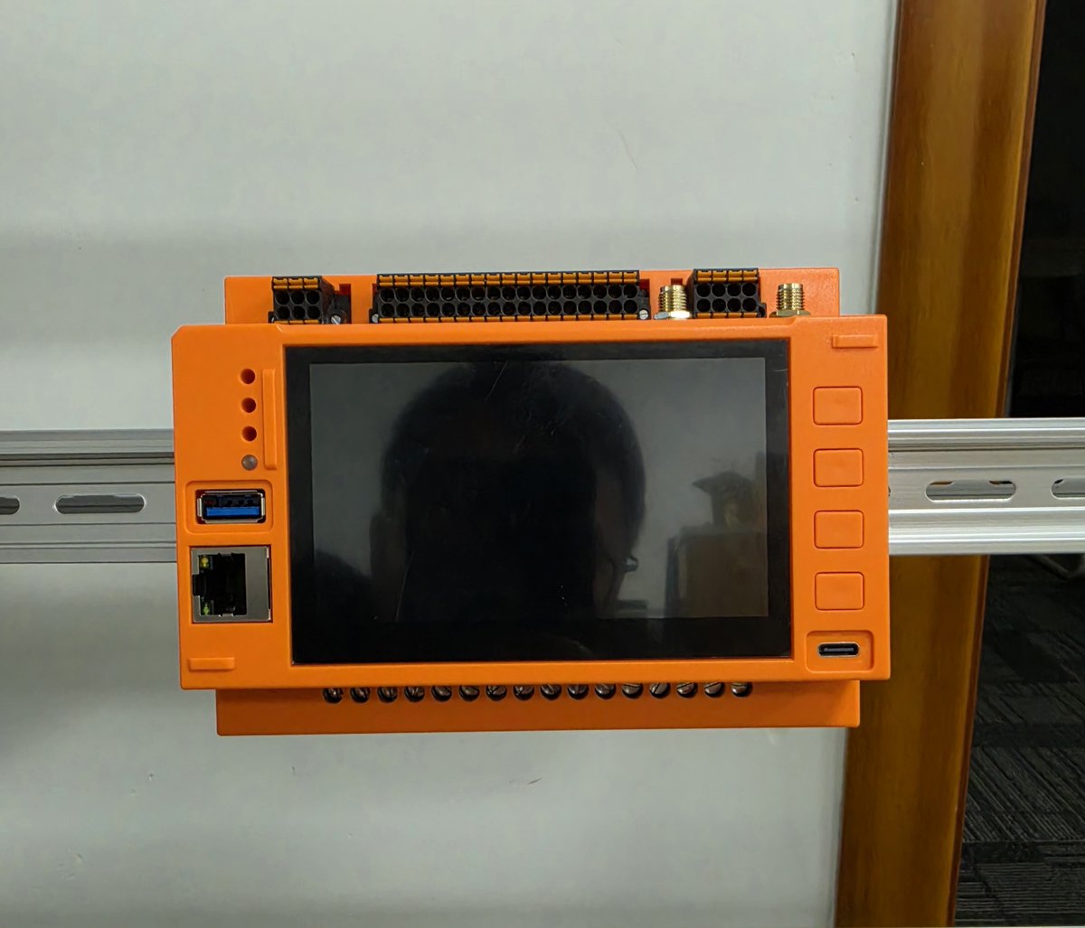 Open_Embed's tweet photo. New EdgeLogix 1000 series PLC with 4.3 inch LCD,  versatile IO and DIN-RAIL mounted. 
#Industry40   #IndustrialIOT #INDUSTRY #AUTOMATION #PLC #EdgeComputing https://t.co/BErqdMRrHr